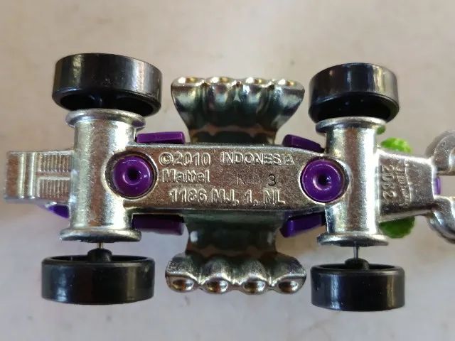 Lote 7 Carrinhos Hot Wheels e Colecionáveis - Foto 2