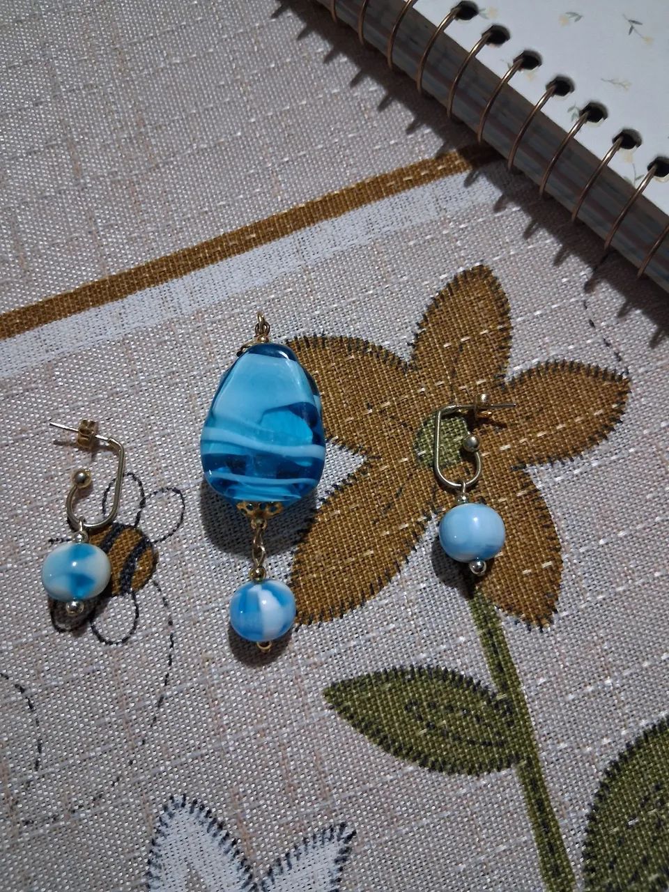 Conjunto pingente e brincos