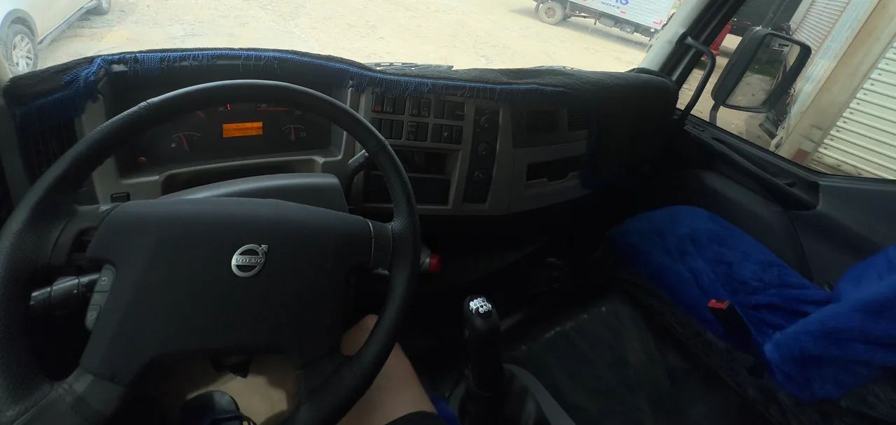 CAMINHÃO VOLVO VM270/COMBUSTÍVEIS - Foto 2