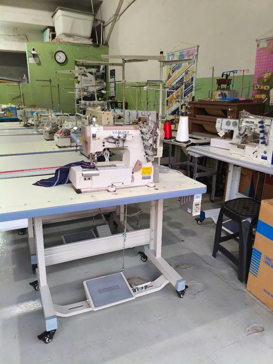 Máquina de costura Galoneira industrial direct drive nova Yamata  - Foto 4