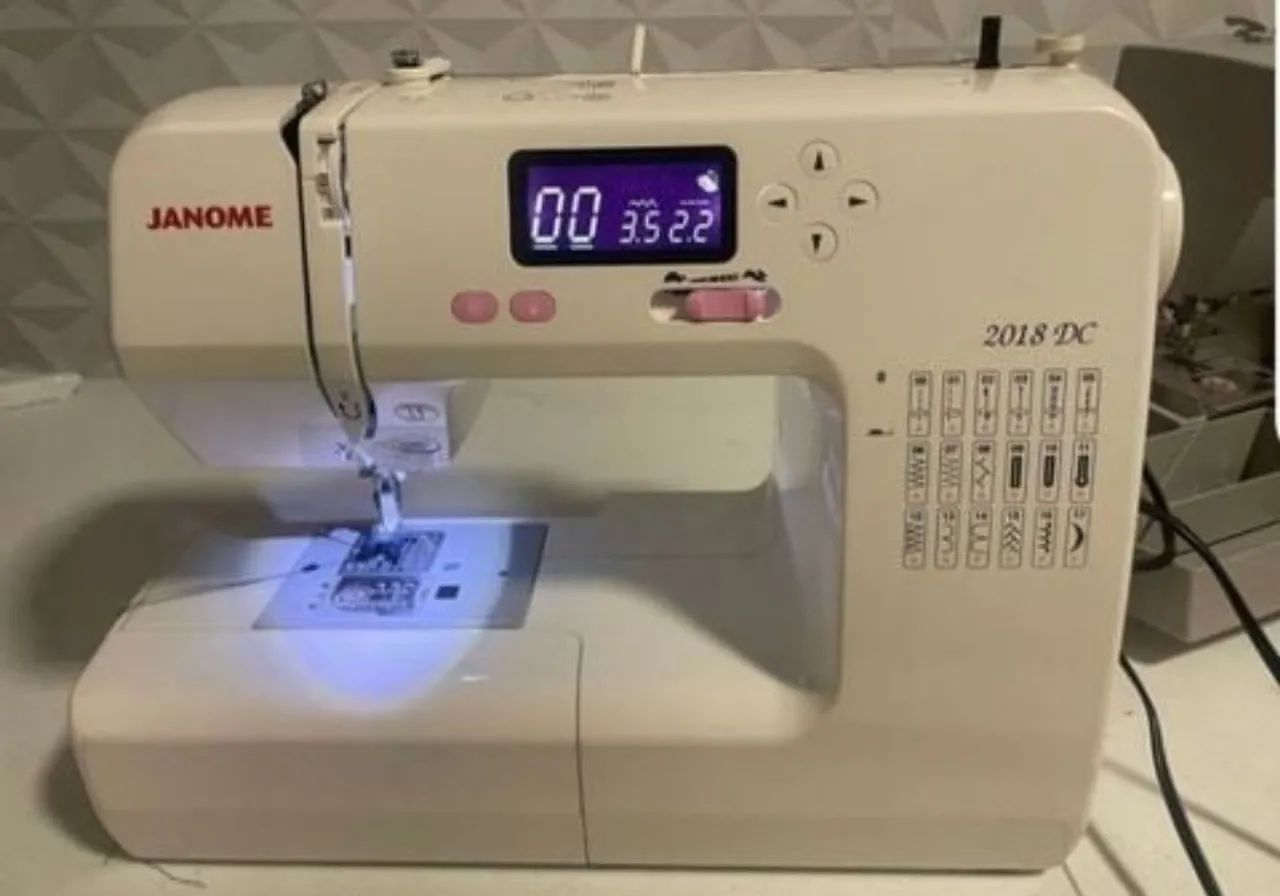 Máquina de costura Janome 2018DC - Foto 2