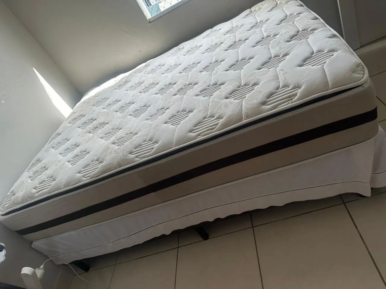 Cama casal 900$