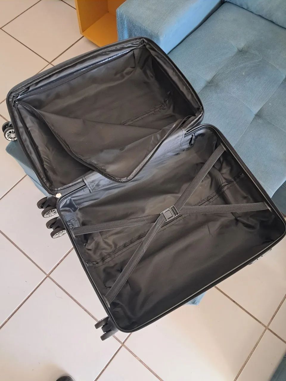 Mala de Viagem Preta Rígida - Semi-Nova (Usada apenas 1 vez!) + Extensor - Foto 4