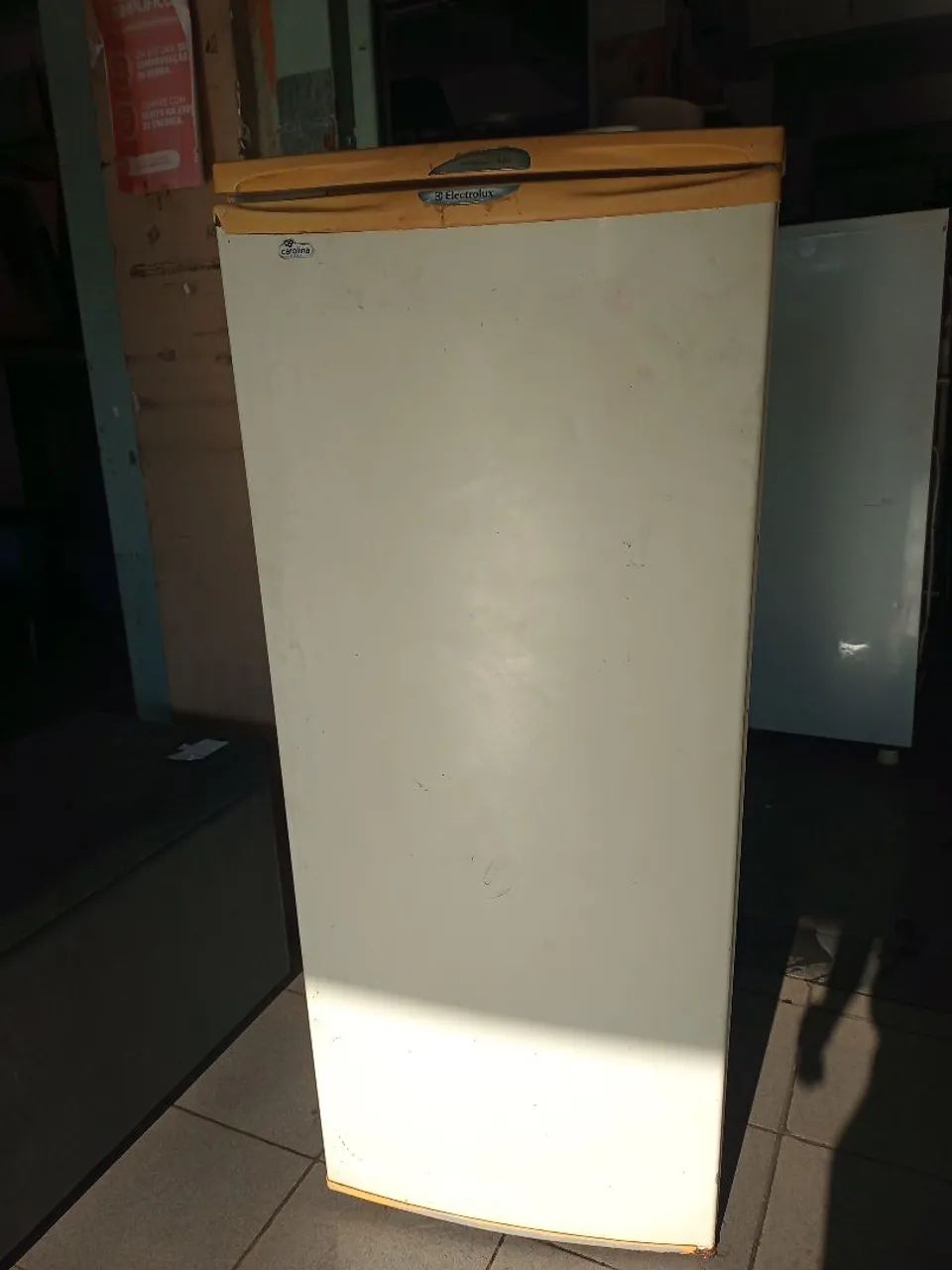 Usada geladeira 310 litros Eletrolux  - Foto 4
