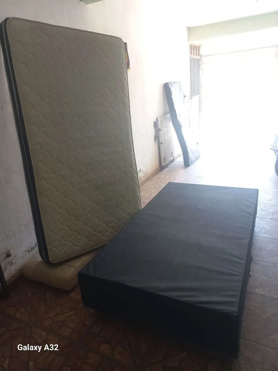 Cama box solteiro com molas 