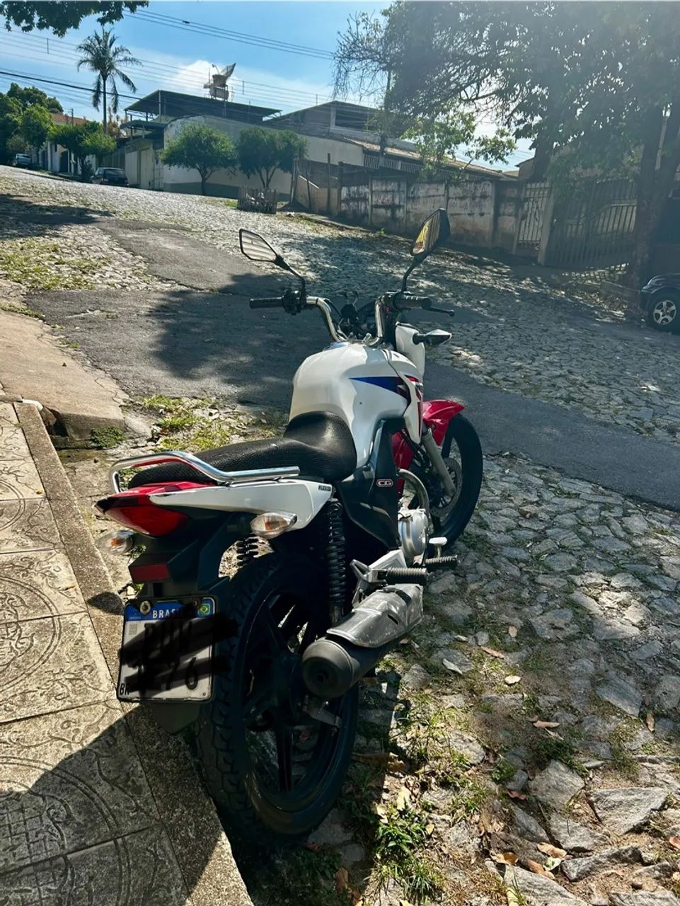 VENDE-SE TITAN 2015