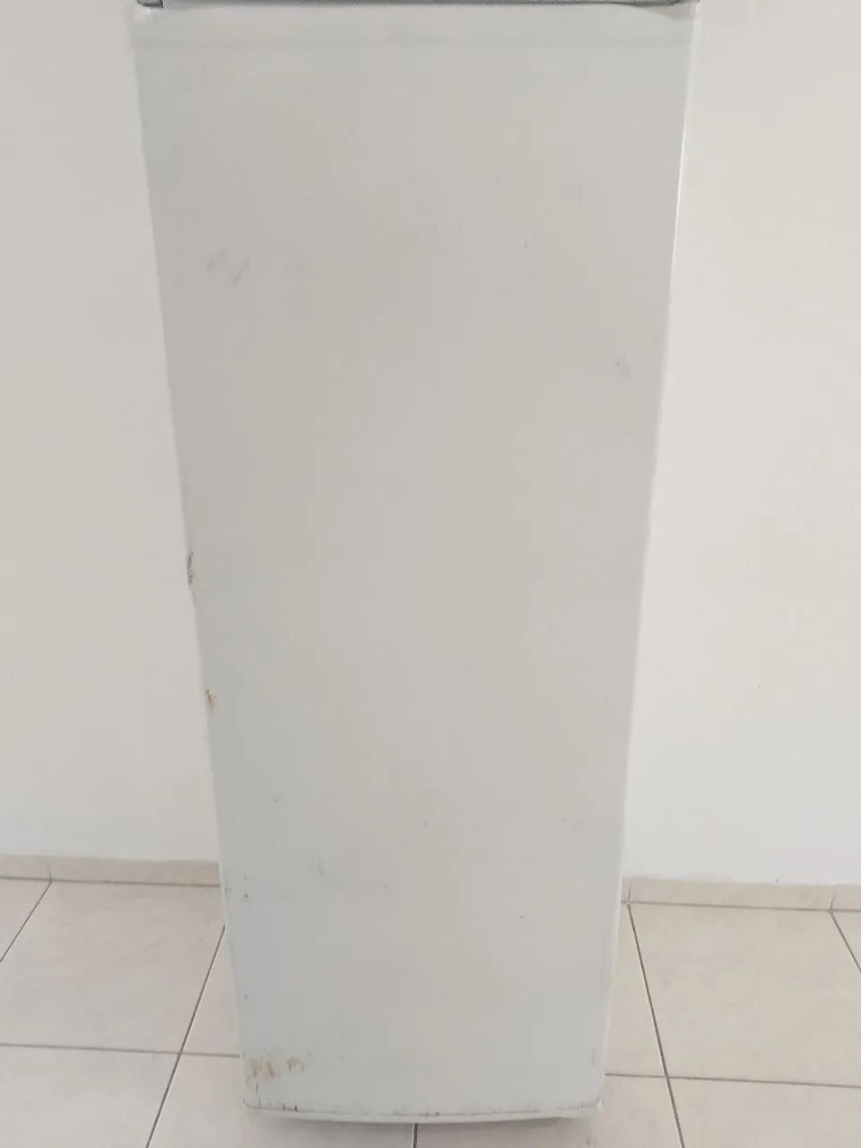Barbada vendo geladeira.