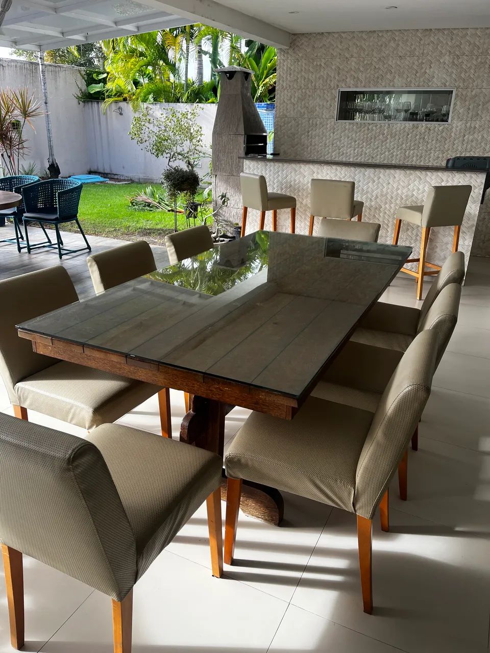 Mesa com 8 cadeiras 
