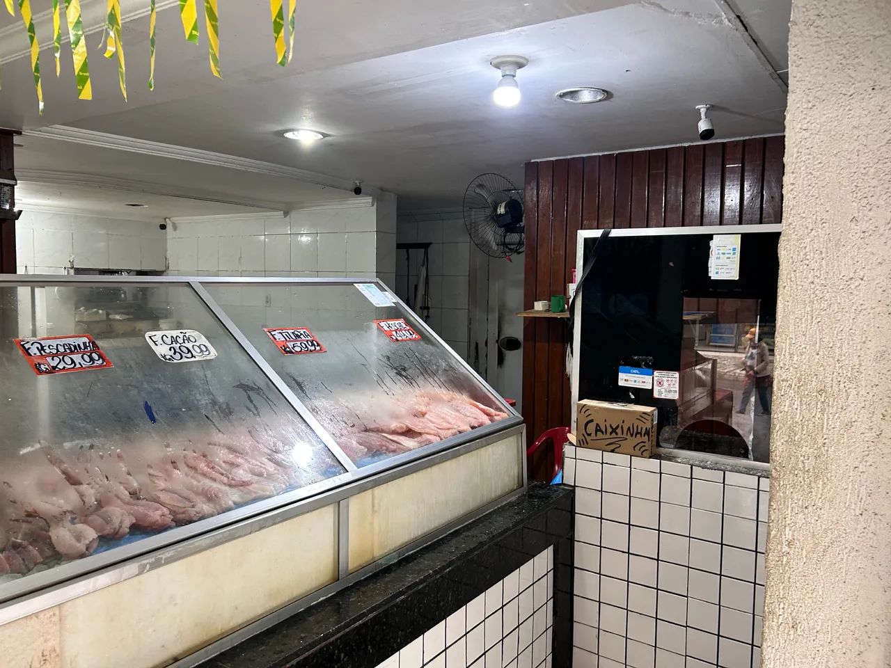 VENDO PEIXARIA COMPLETA EM PLENO FUNCIONAMENTO - OPORTUNIDADE ÚNICA! - Foto 3