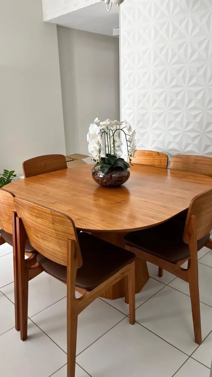 Mesa de jantar de madeira com 6 lugares - Foto 2