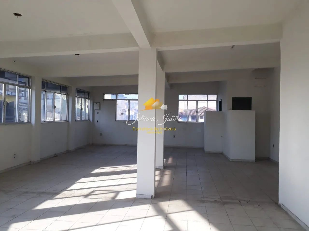 SALA COM 80 M² PARA LOCAÇÃO NO PARQUE AEROPORTO EM MACAÉ.