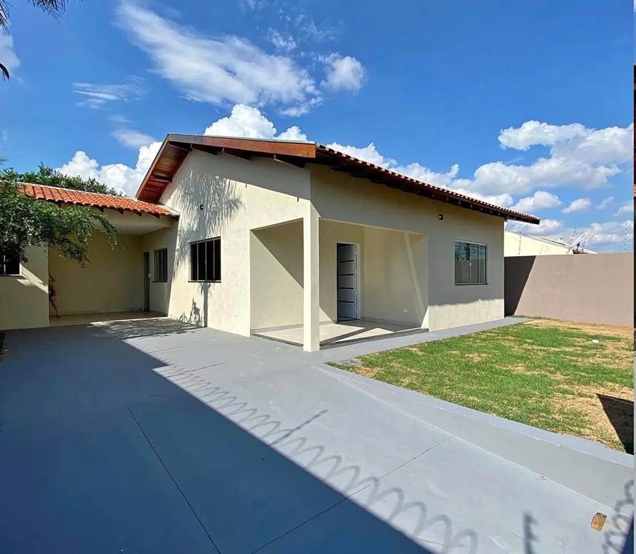 . CASA RECÉM FINALIZADA COM EXCELENTE ACABAMENTO 