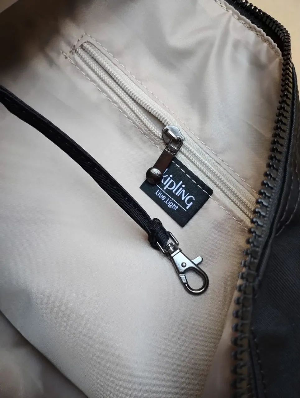 Bolsa Kipling art preta - Foto 4
