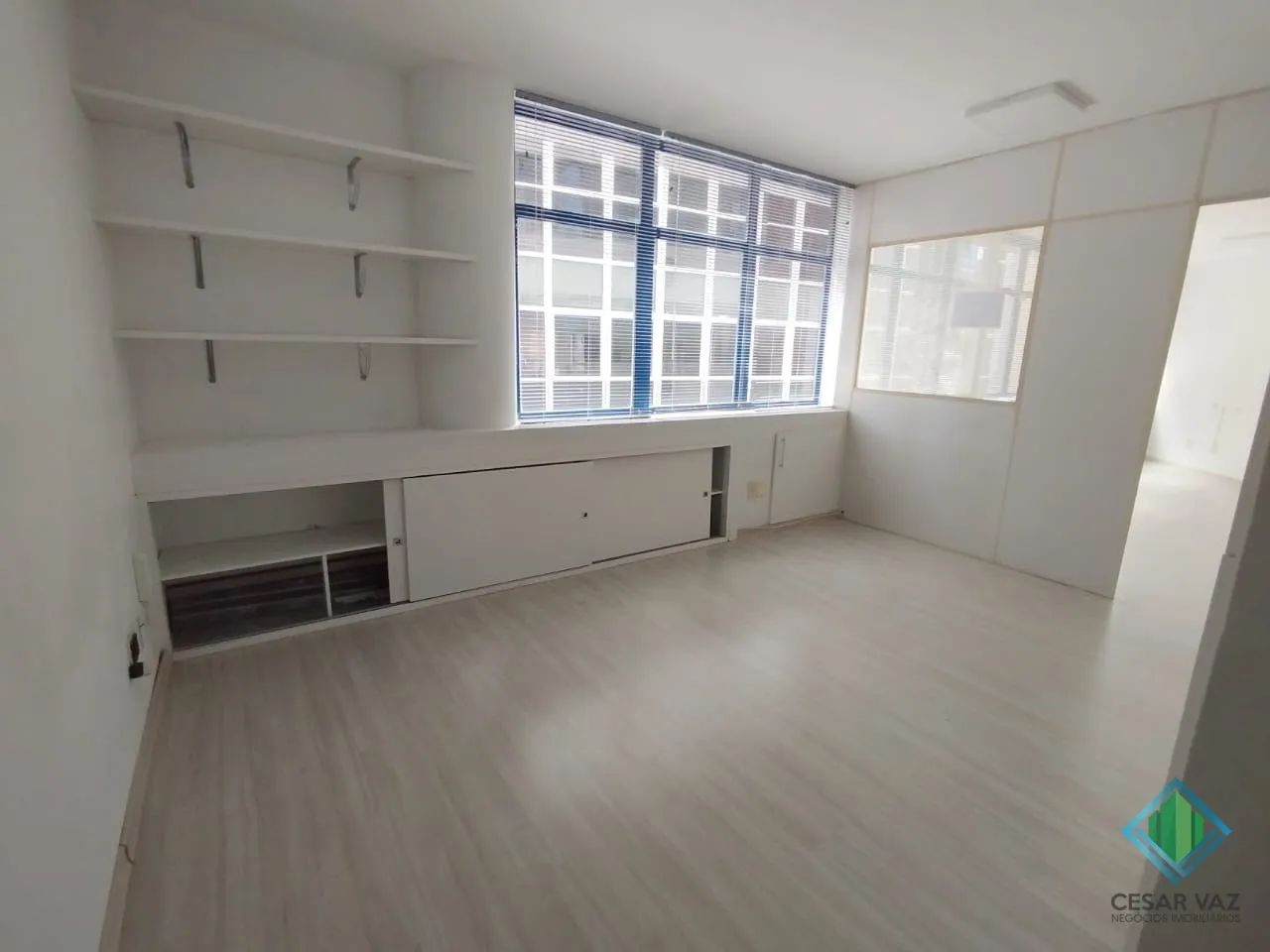 Sala comercial para venda no Centro de Florianópolis.