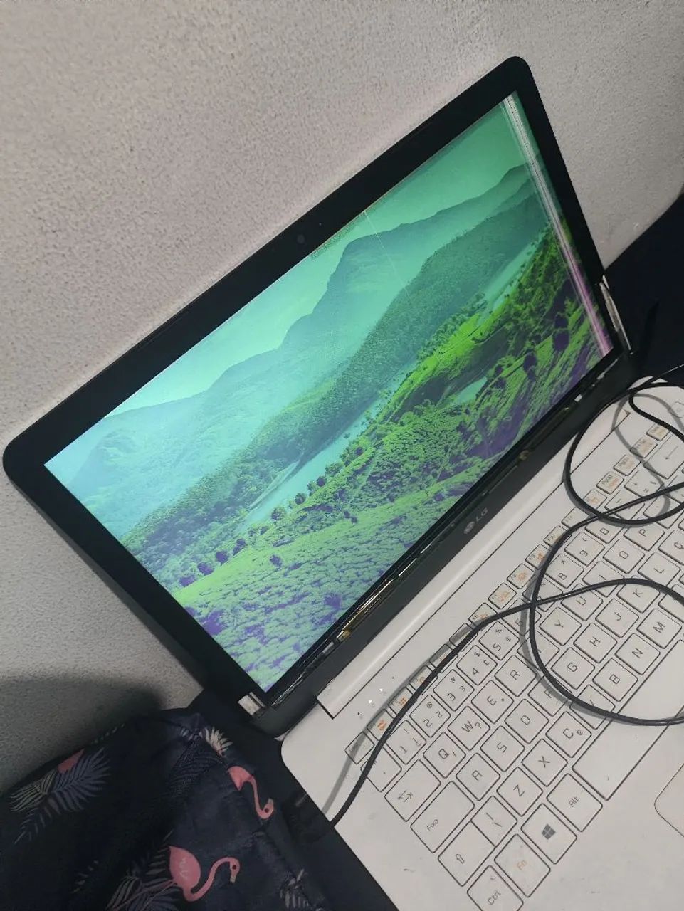 Notebook LG Ultra Slim Branco usado para retirada de peças