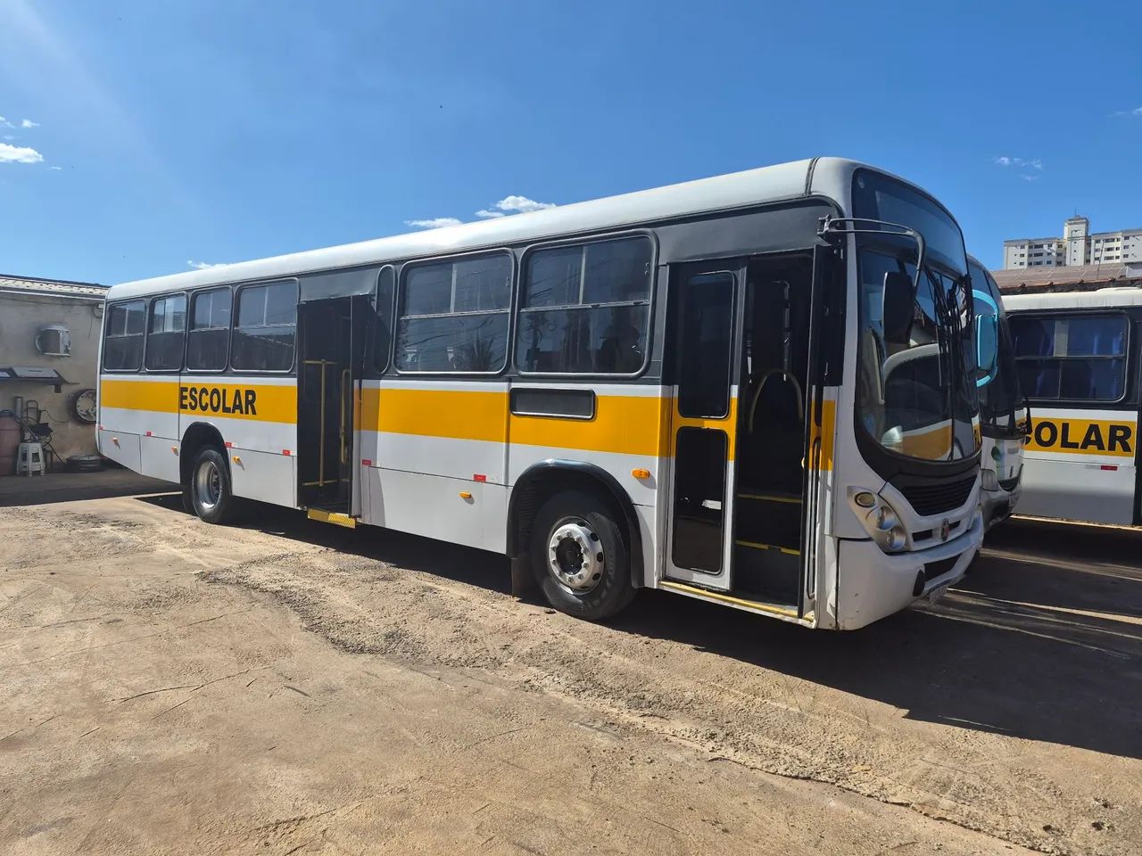 Ônibus urbano curto