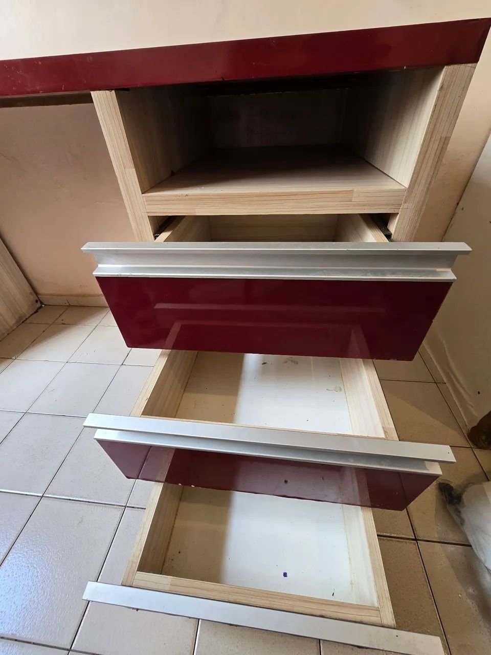 Escrivaninha grande com gaveta - Foto 2