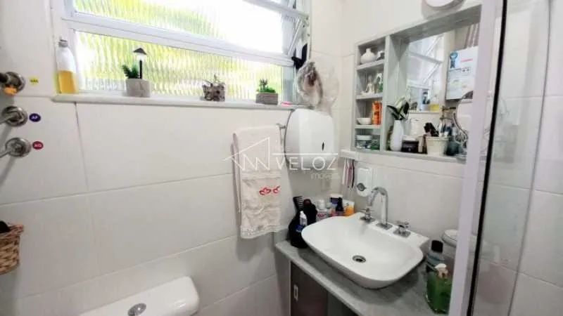 Apartamento - / Residencial / Glória