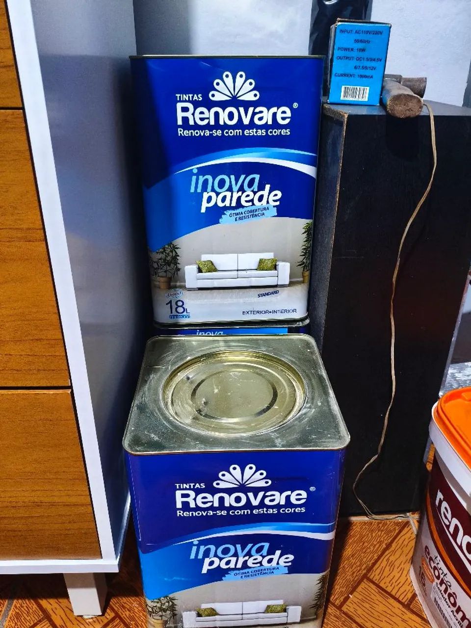 Vendo, 2 latas de tinta fechada!