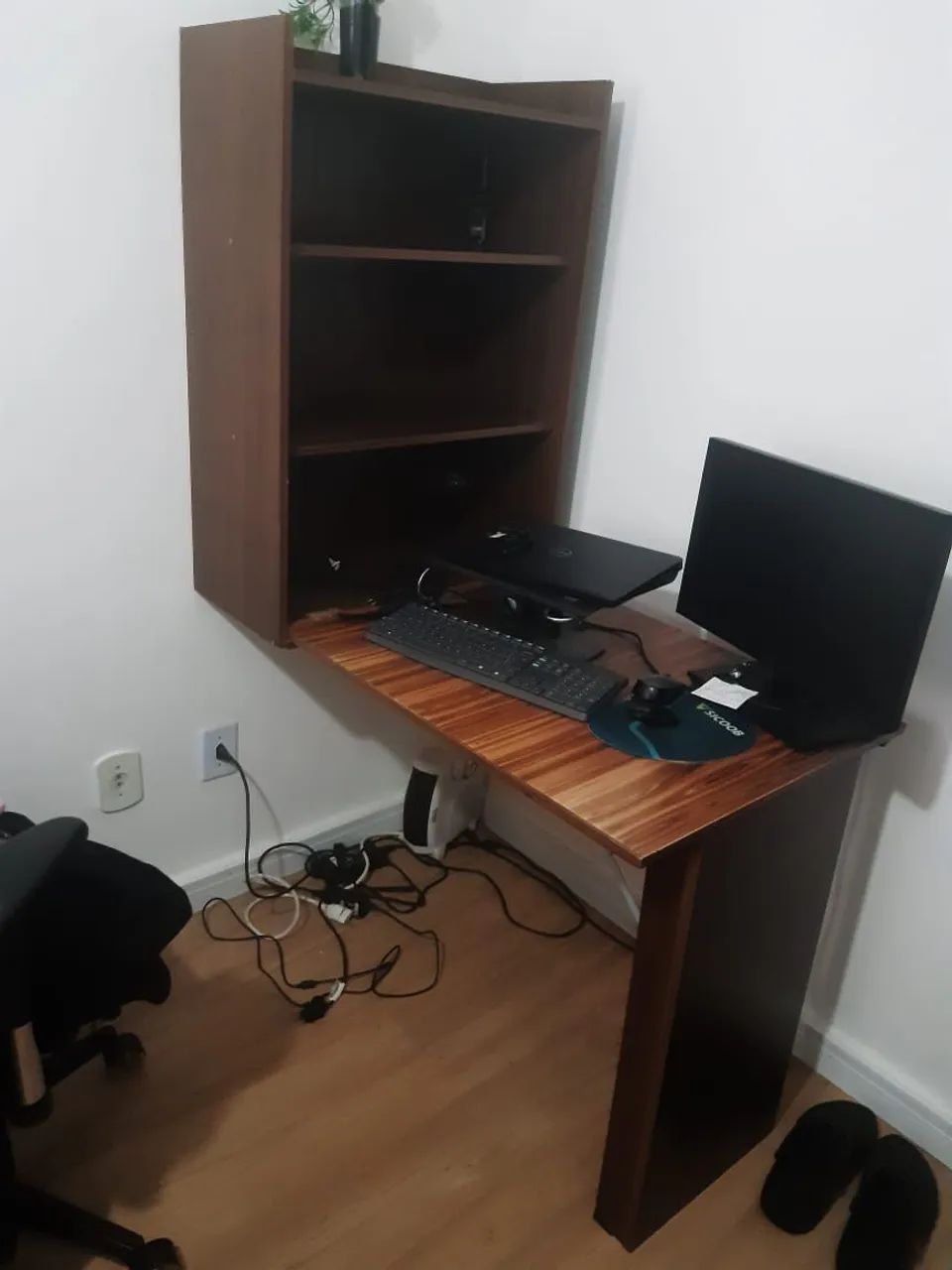 Vendo armário suspenso p quarto