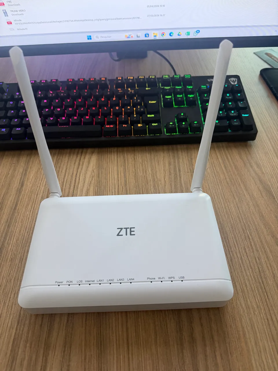 LOTE ZTE ZXHN F670L V9 BRANCO SEMINOVO 12V 1A - P4 - Conectividade