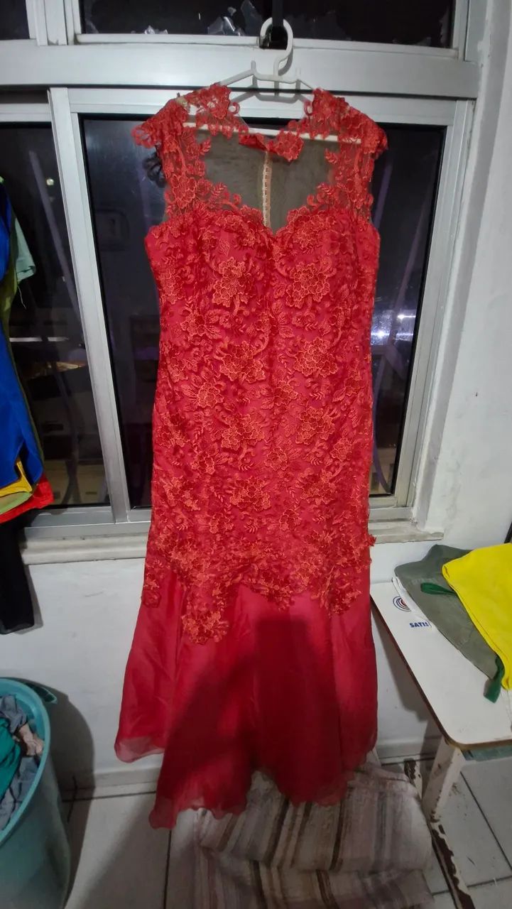 VESTIDO LONGO VERMELHO BORDADO EM RENDA - ELEGANTE E SOFISTICADO - Foto 3
