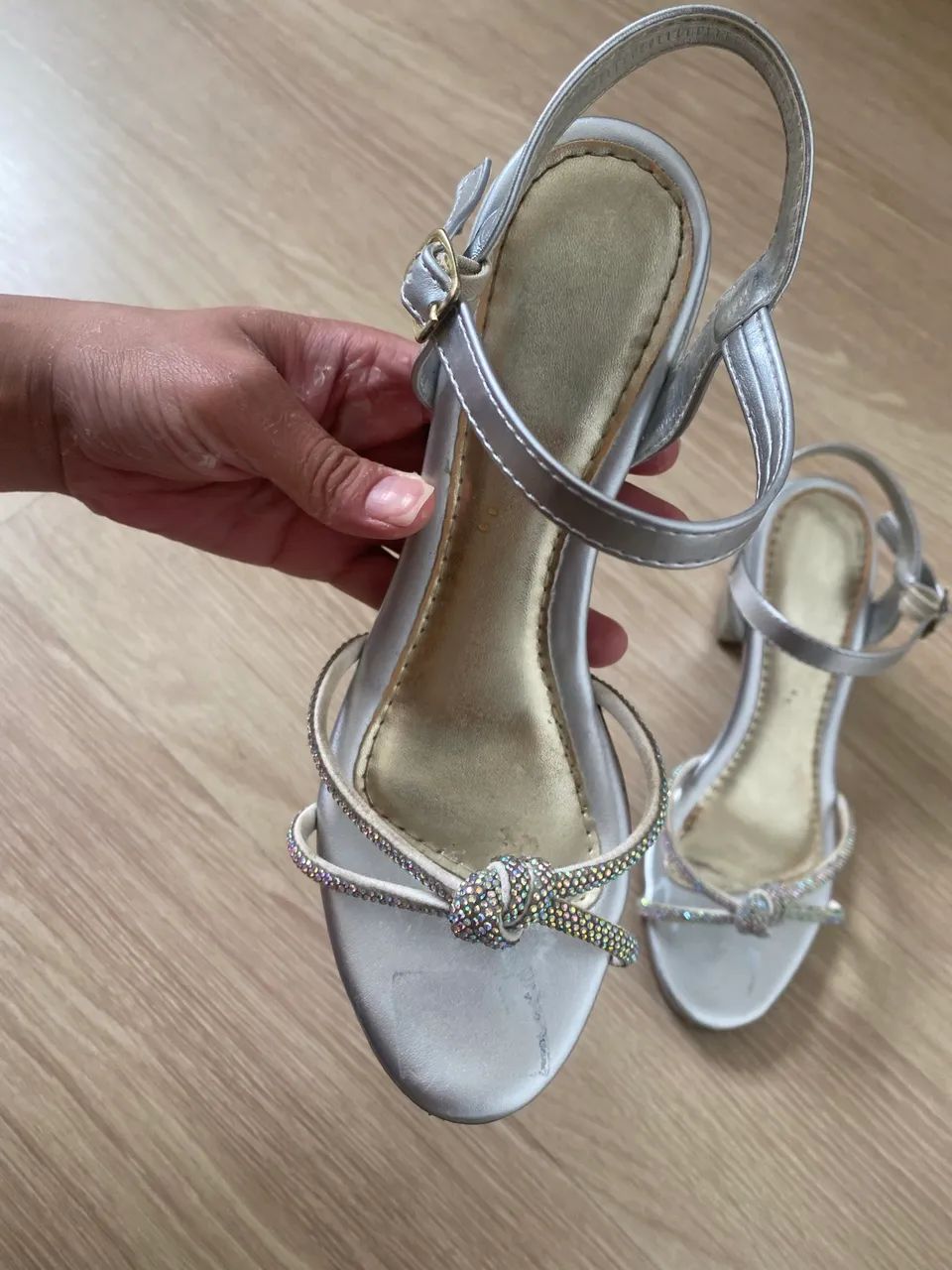 Vendo sandália prateada de strass  - Foto 2