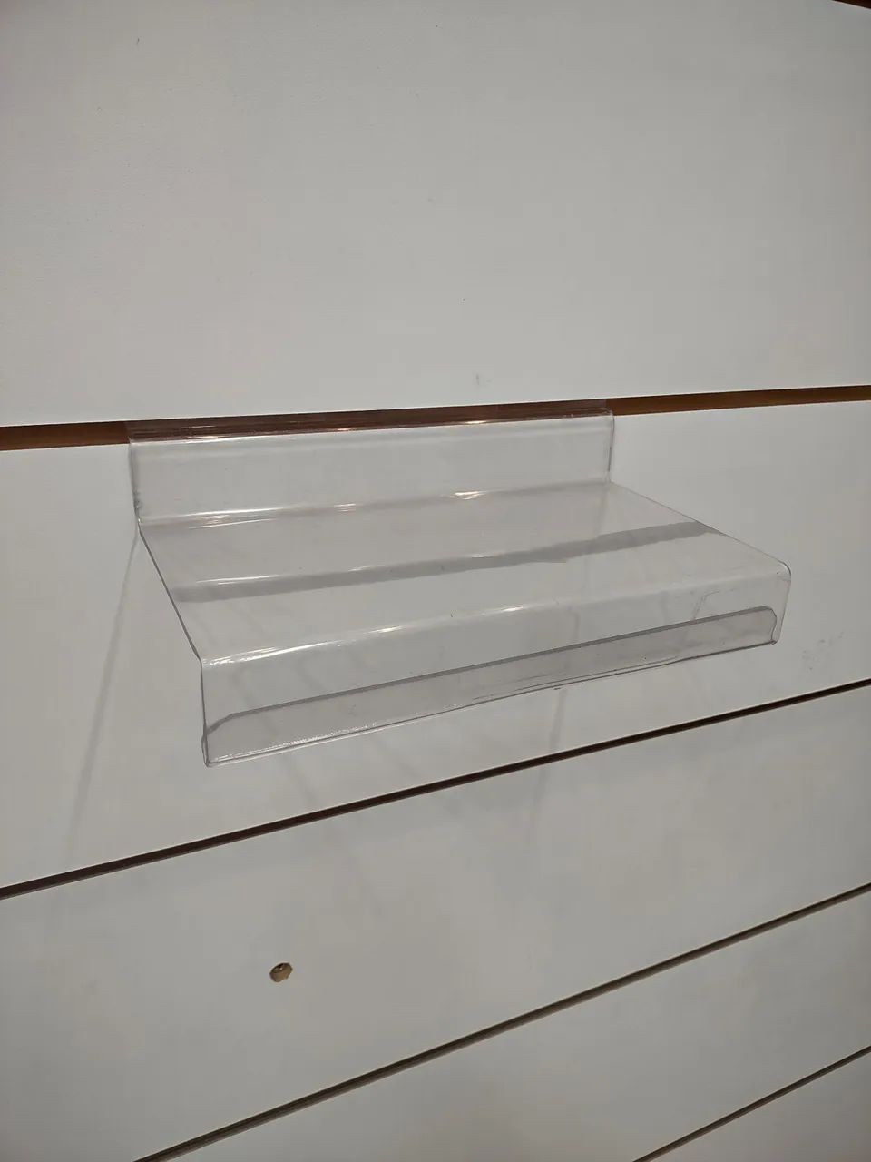 Expositor de acrílico para painel canaletado / 100 Peças 