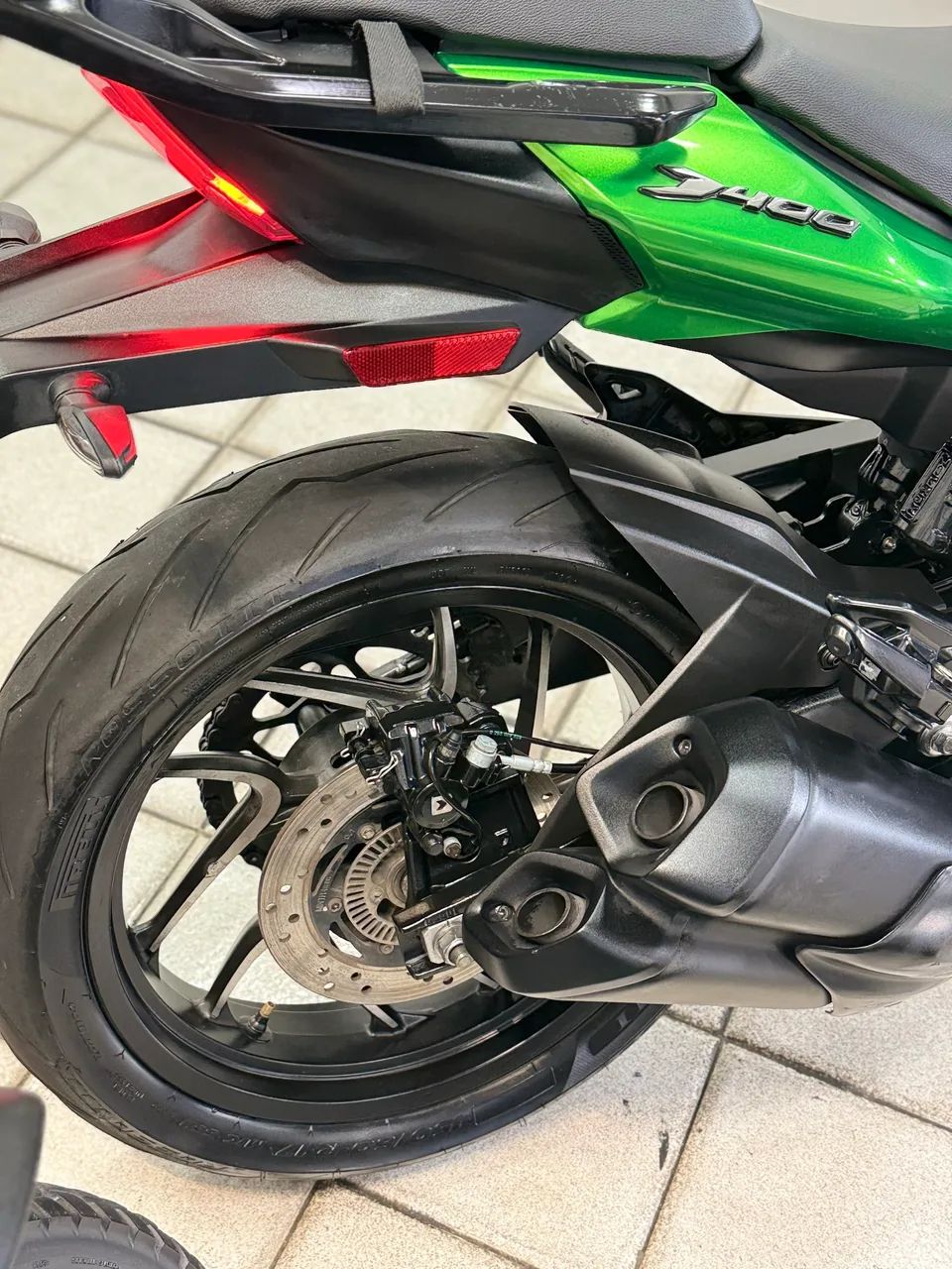Bajaj Dominar 400 2024 - Foto 4