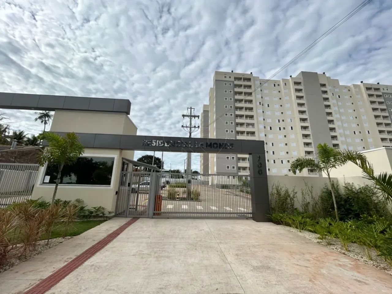 Apartamento para alugar no Edifício Le Monde na Região Oeste de Londrina com 2 quartos no 