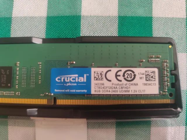 Memória RAM 8GB Crucial DDR4 2400MHz - Excelente Estado (Niterói