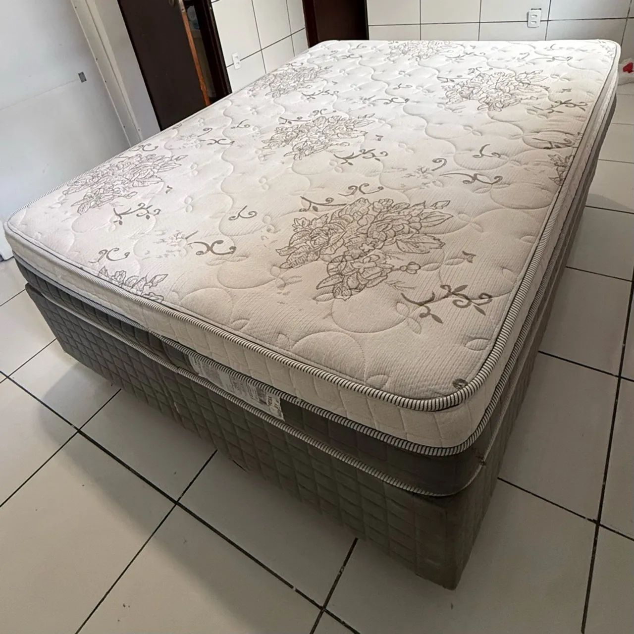 Cama de casal - colchão + base - Foto 4