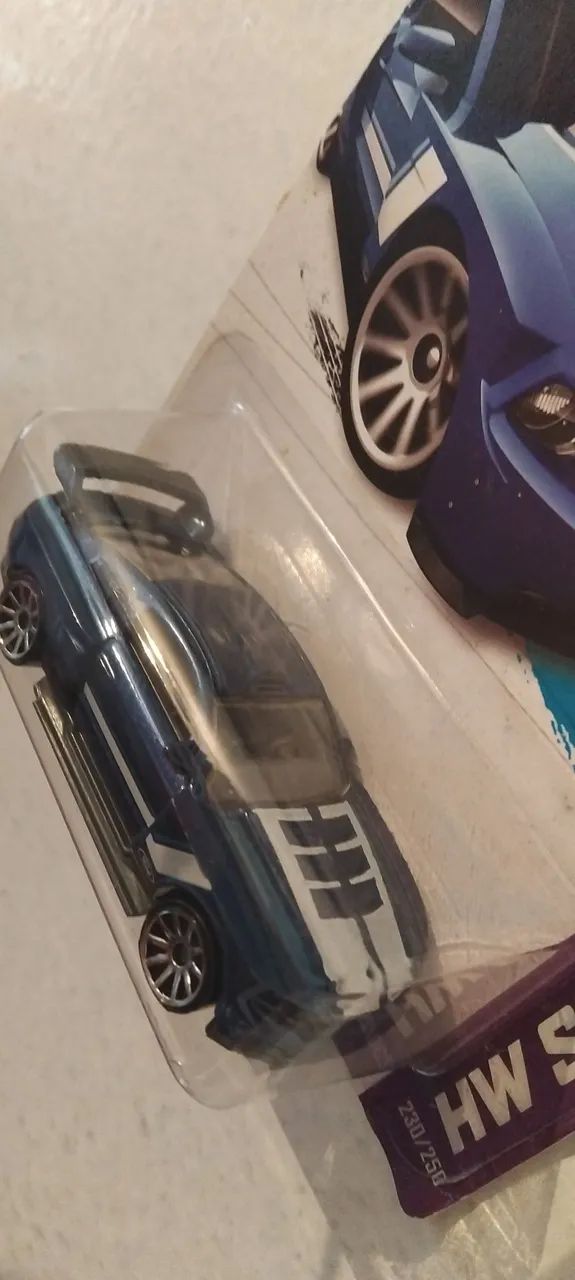 Carrinho da hot wheels CUSTOM '12 FORD MUSTANG - Brinquedos e