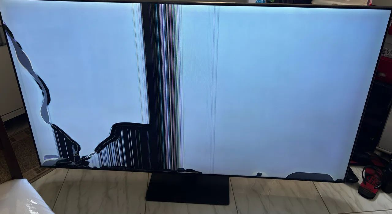 TV Samsung 65 QLED com defeito