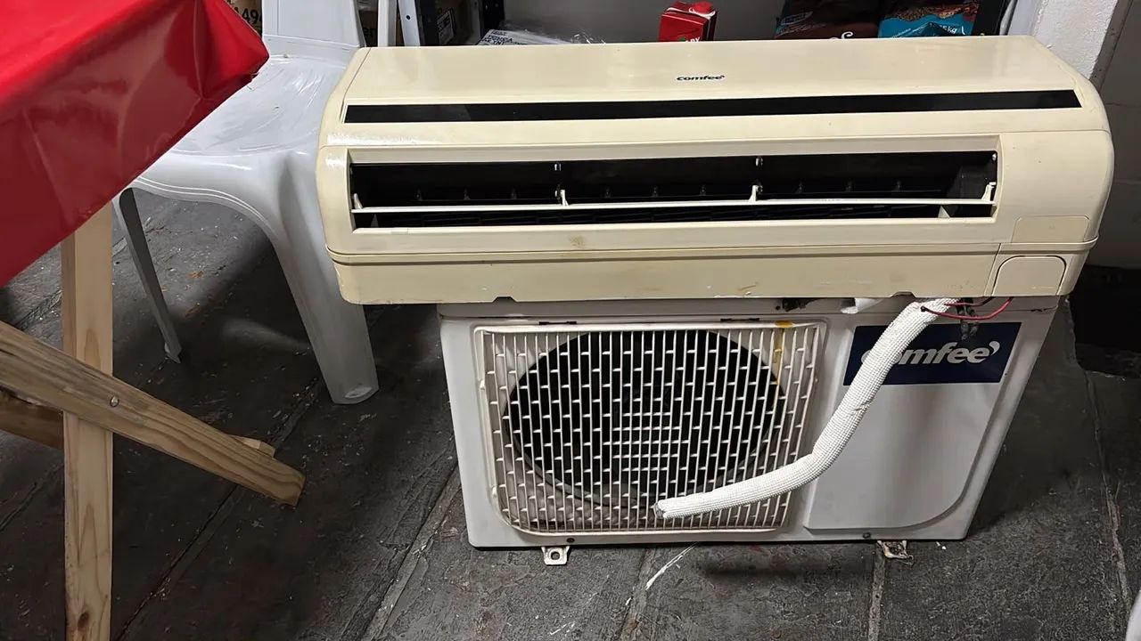 Ar-condicionado Split Comfee 7.000 BTUs 220V - Completo