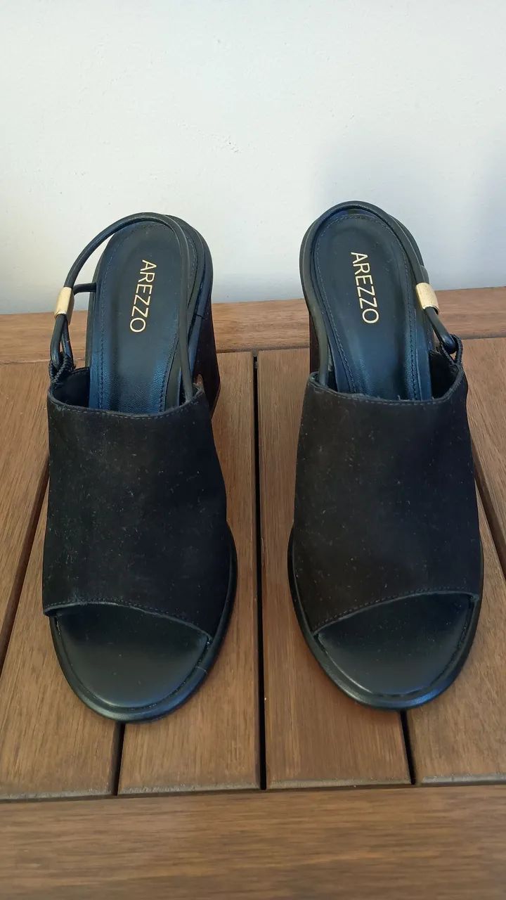 Sapato preto camurçado Arezzo 