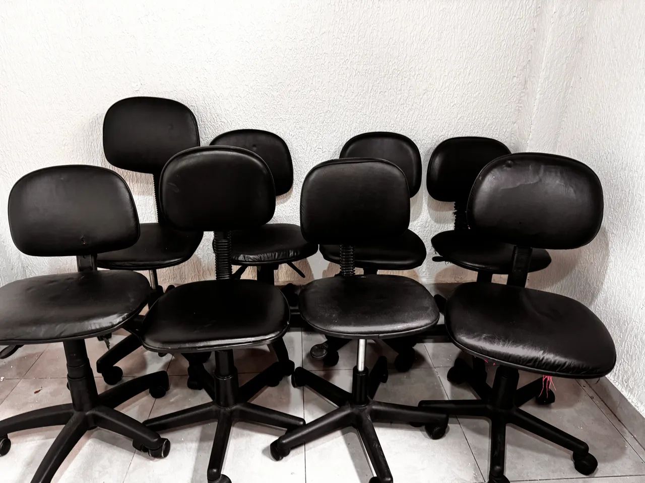 8 cadeiras de escritório em excelente estado de conservação  - Foto 6