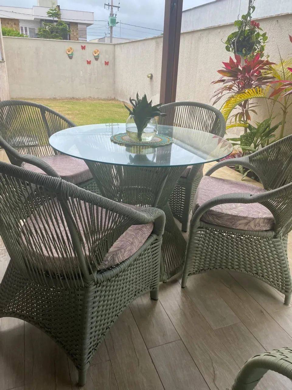 CONJUNTO MESA E CADEIRAS
