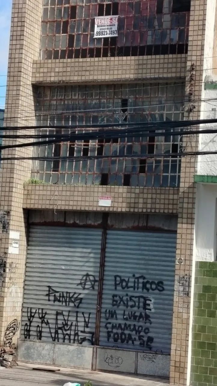 Vendo prédio de 02 andar no farol 