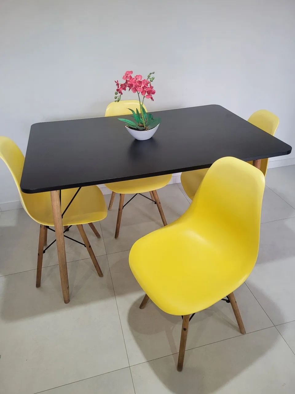 Mesa e cadeiras 