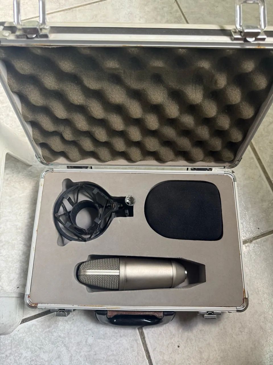 Microfone Condensador Behringer B-1 + Acessórios - Foto 2