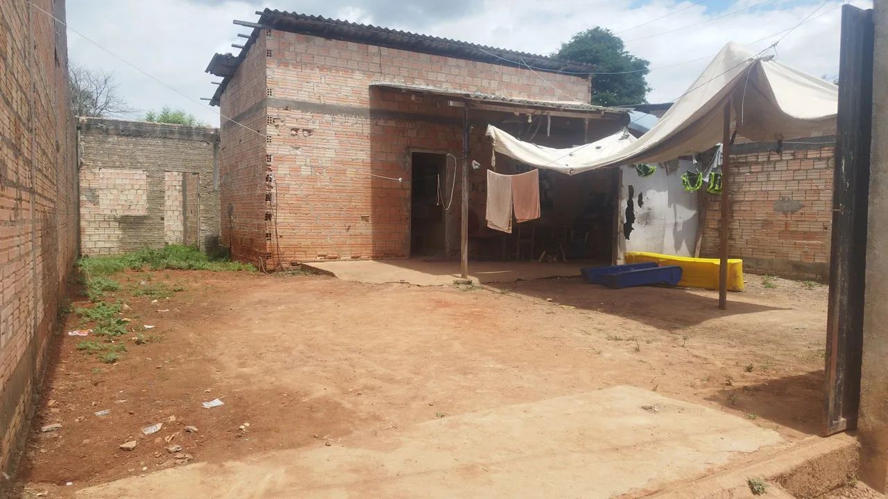 VENDE-SE CASA COM 3 APARTAMENTOS PRÉ CONSTRUIDOS - Foto 2
