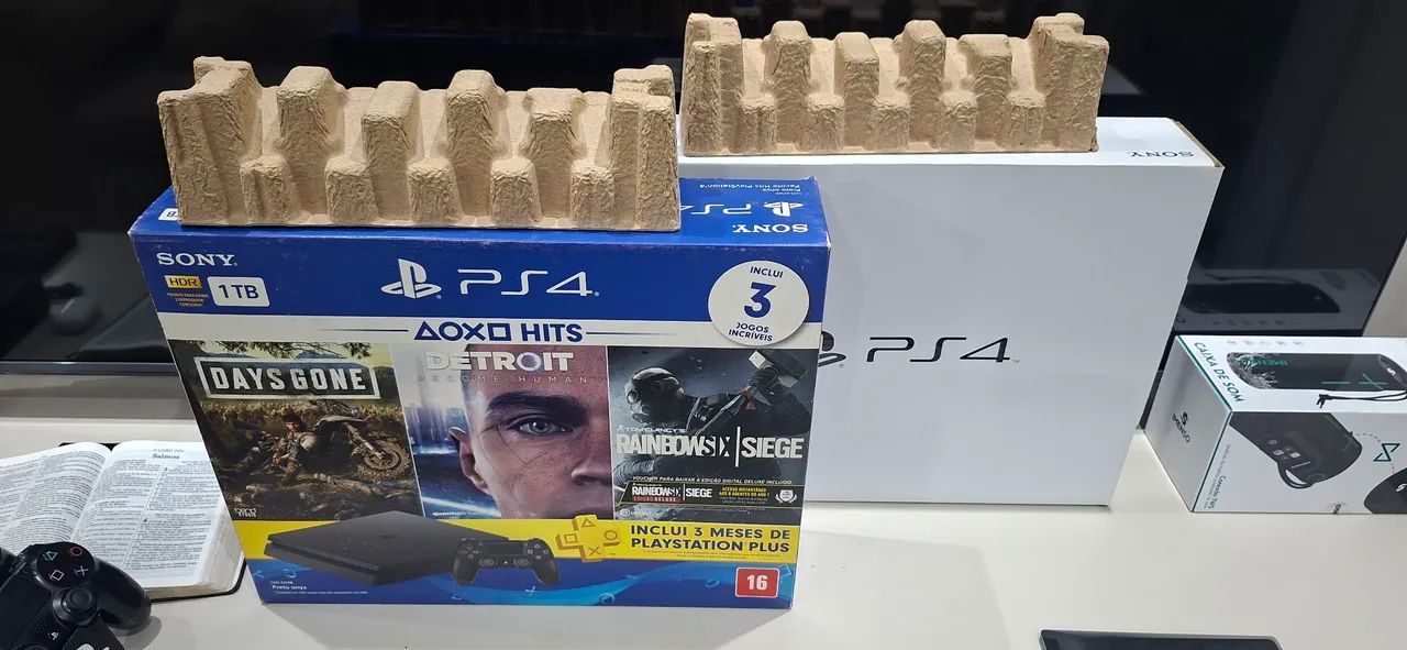 Caixa com Luva e Berço - PS4 SLIM 1TB