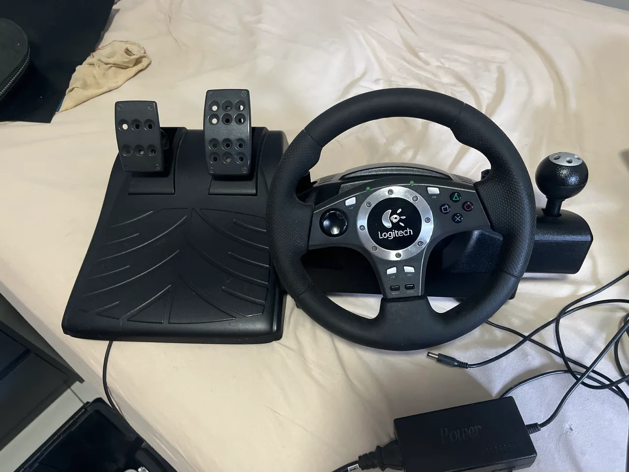 Volante Logitech Driving Force GT - Peças e Acessórios de Vídeo