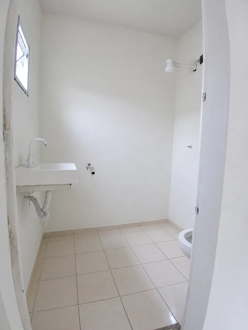 Alugo apartamento em casa no Abraão 