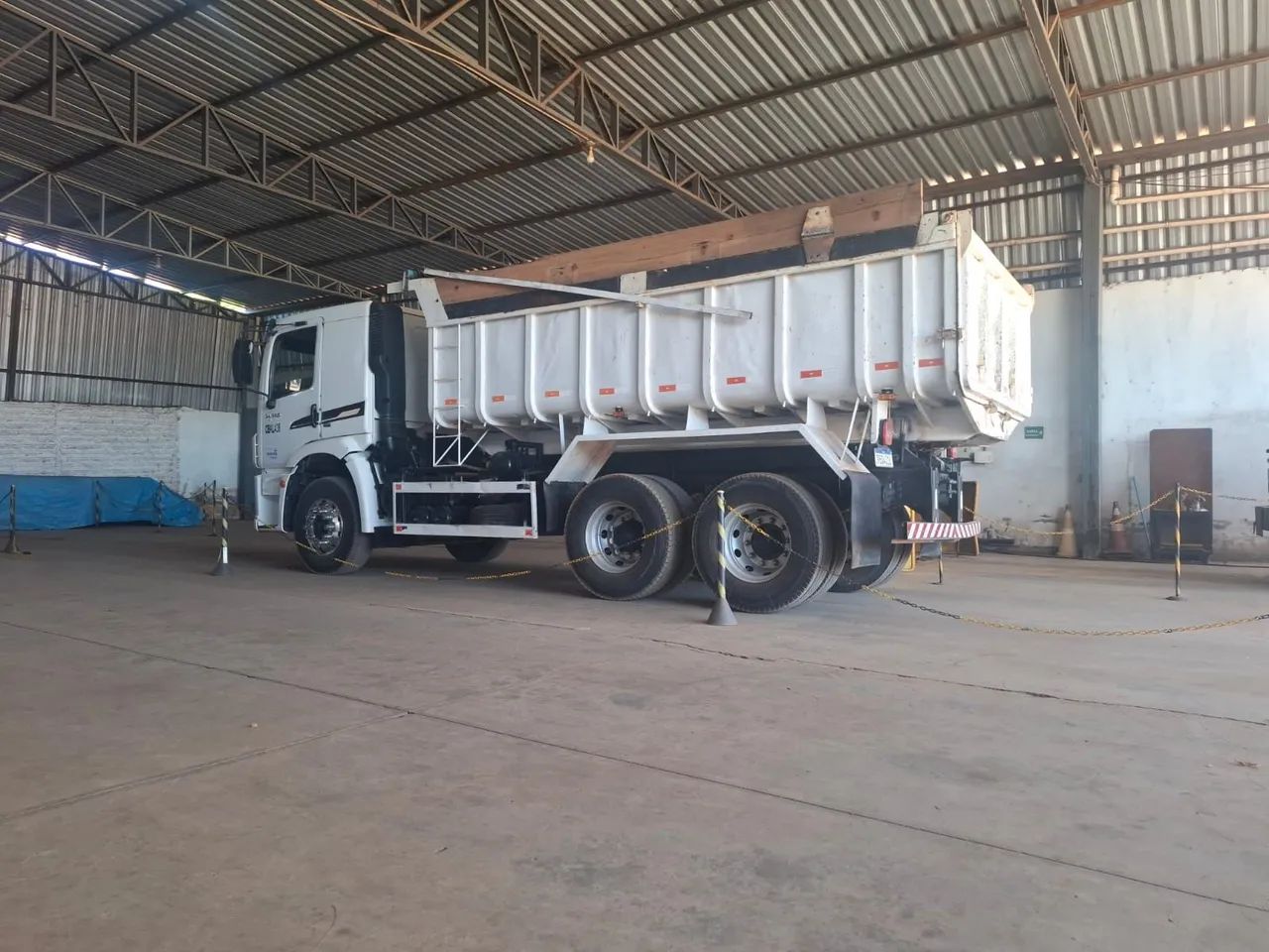 Caminhão caçamba 24280 - Foto 3