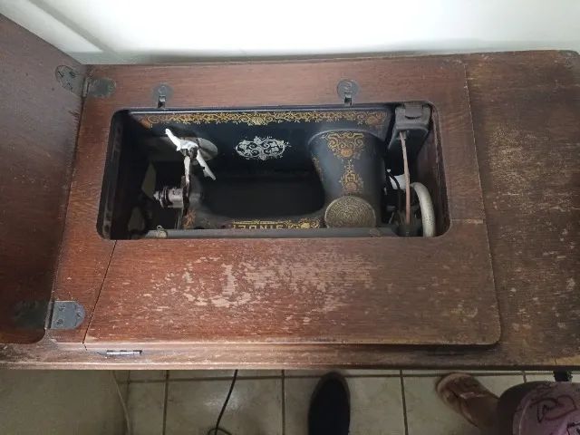 Máquina de costura década de 1970 - Foto 3