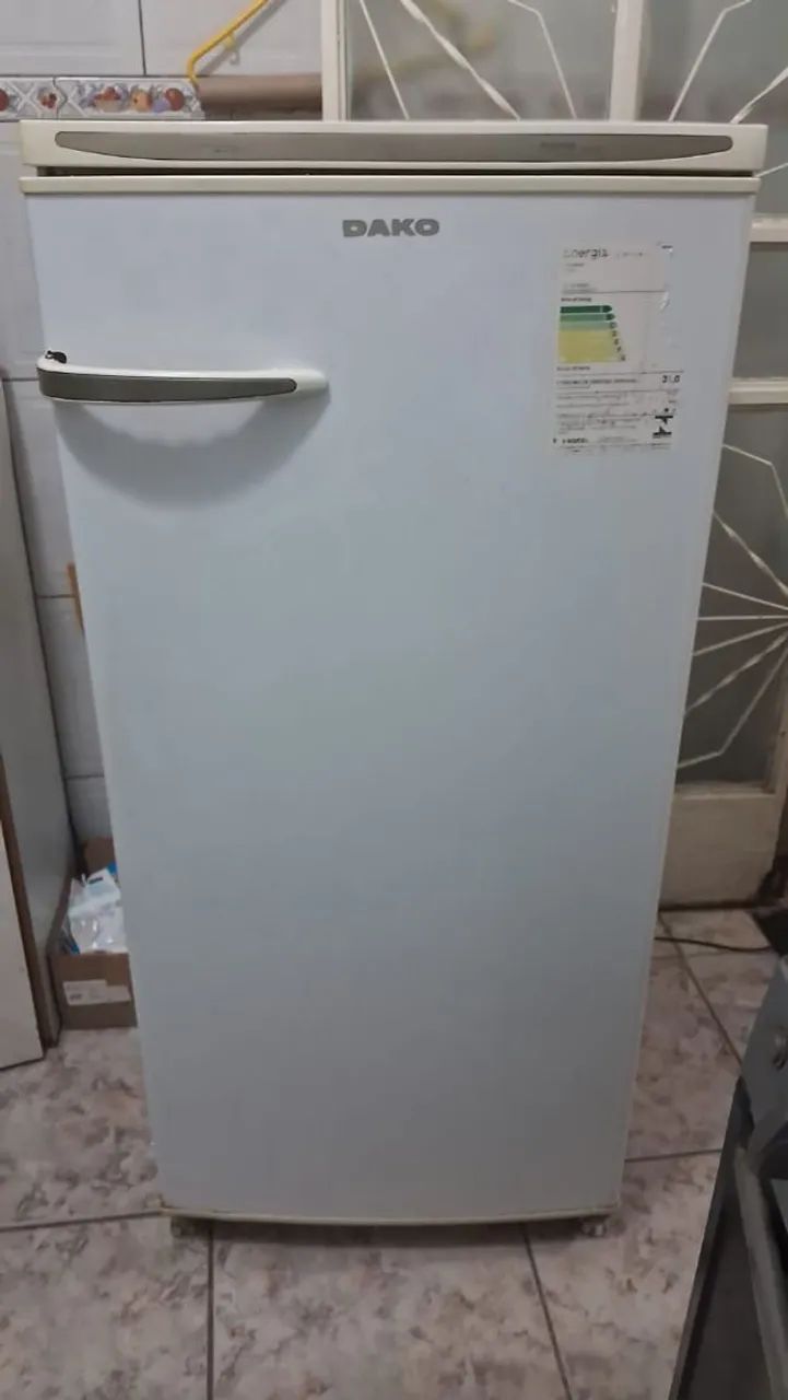 Geladeira Dako 280 litros usada 