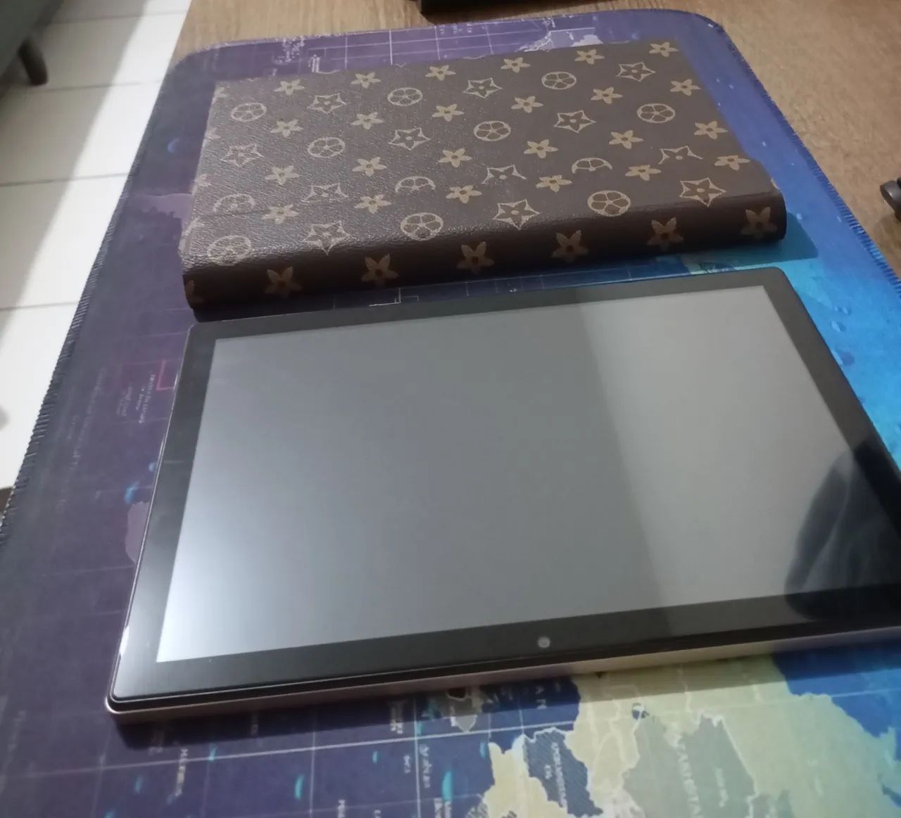 TABLET MILII + CASE + TECLADO + CARREGADOR