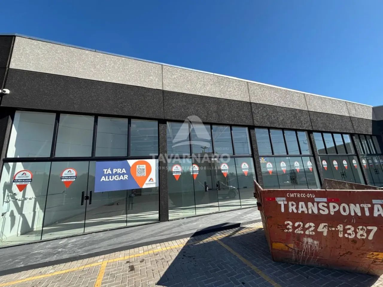 Excelente Espaço Comercial com Pé Direito Alto e Estacionamento Próprio!